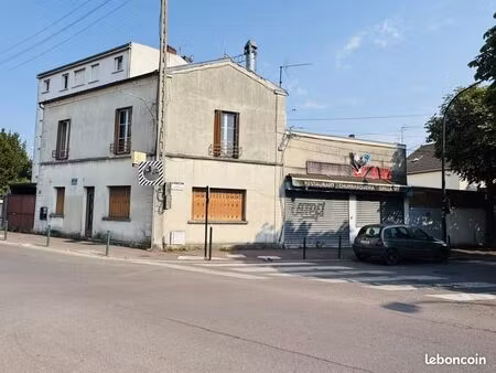 immeuble 10 pièces 200 m²