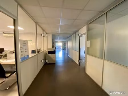 bureaux 300 m²