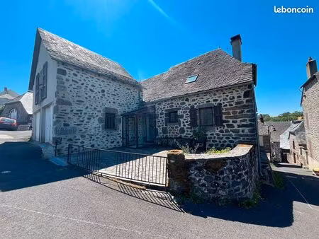immeuble avec 2 appartements et garages