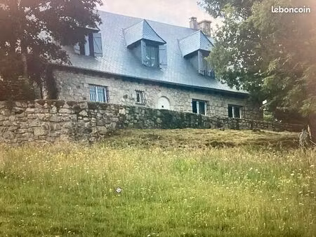 maison de caractère en pierres et ardoises de 174m2  située dans un environnement paisible