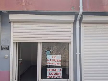 à louer - local professionnel / commercial 50 m² - saint françois