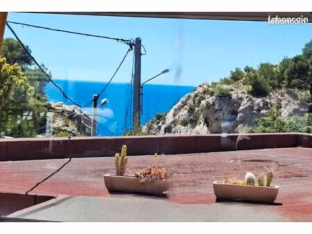 restaurant bar dans une calanque