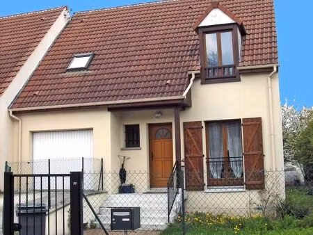 maison récente (2003) – 83 m² habitables. – 3 chambres – dpe c – terrain de 301 m² – impas