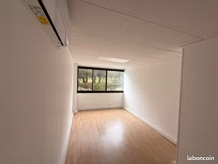bureau 55m2 climatisé + parking