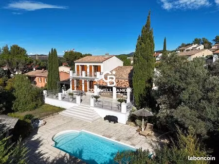 villa 6 pièces 180 m²