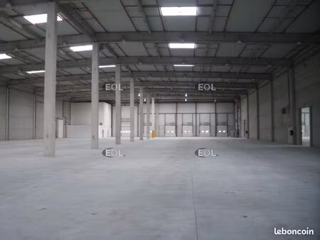 local logistique  bureaux 10 177 m²
