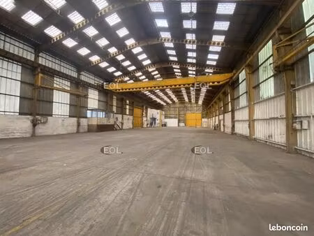 local d'activité 2 700 m²