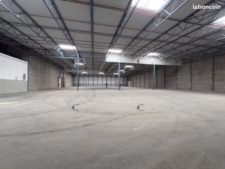 local logistique 7 592 m²