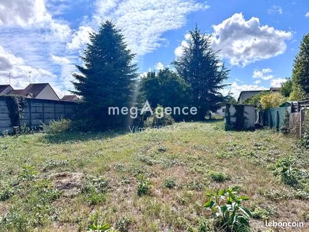 terrain 1665 m² sens