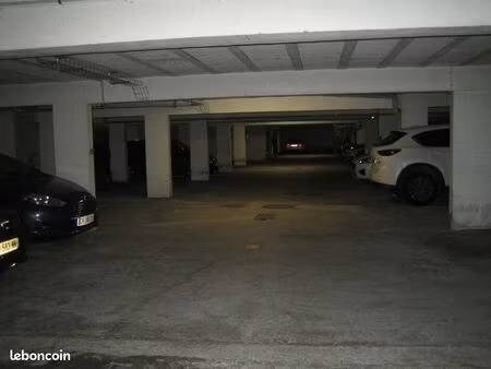 parking sécurisé proche du centre