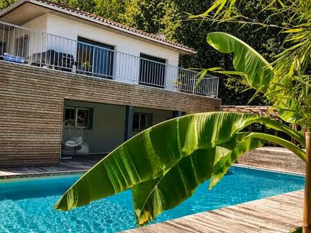 et si votre prochain coup de cœur se trouvait ici ? entre piscine  jacuzzi  espaces de réc
