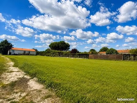 terrain 315 m² semussac