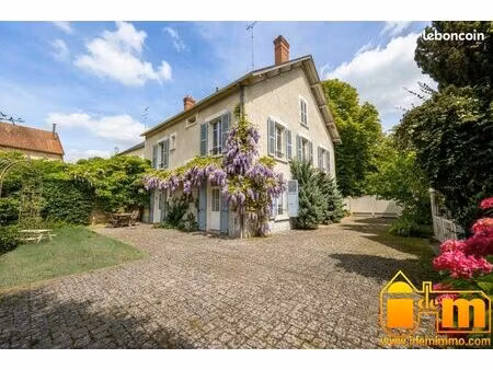 propriété 8 pièces 195 m²
