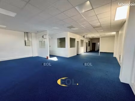bureau 2 631 m²