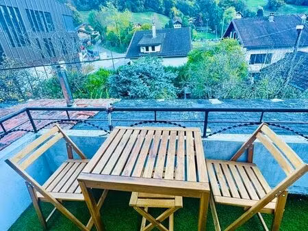 appartement meublé 85 m² avec 3 chambres  balcon – centre de thônes – vue dégagée – dispon