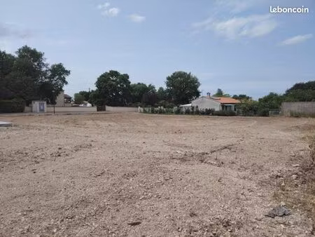 terrain 1 363 m² anais