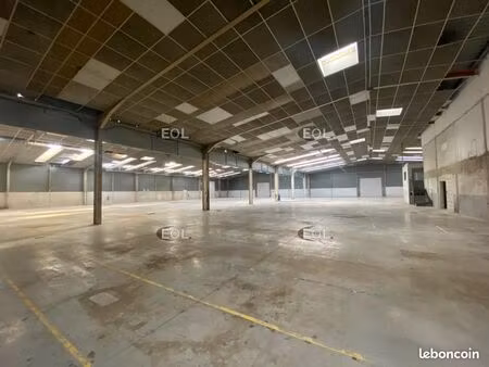 local bureaux 3 715 m²