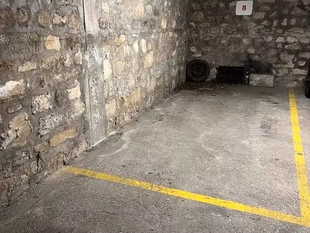 place de parking couvert