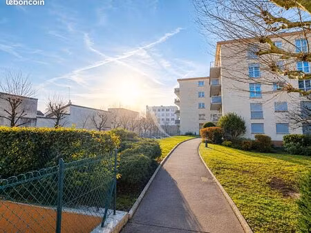 studio 1 pièce 24 m²