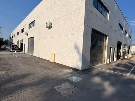 local commercial 114m2