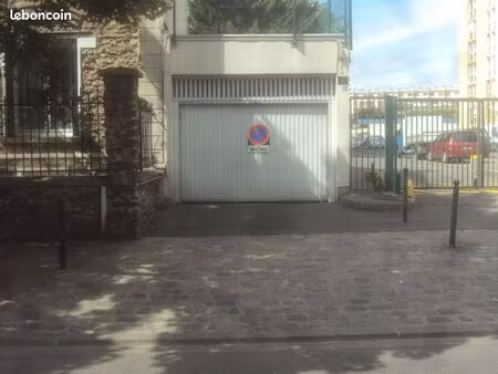 parking sous sol fermé de 13 75m²