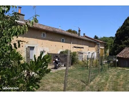 immeuble 125 m² les adjots