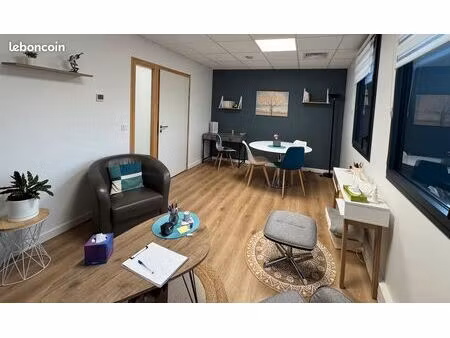 annecy - bureau de 16 5m2 à louer - non meublé - possibilité de partage