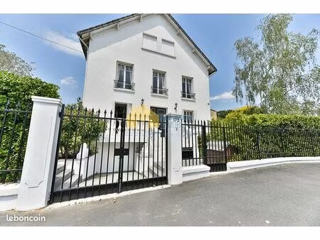 maison 8 pièces 205 m²