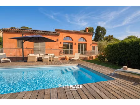 villa de luxe à vendre dans le quartier les impiniers-font de cine-vaucontrade
