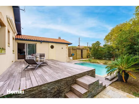 villa de luxe à vendre dans le quartier brise lame-lazaret-montbrun-pignada