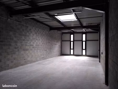 local / garage / box / entrepôt