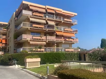 location meublée appartement 1 pièce 25 m² à mandelieu-la-napoule (06210)  750 €