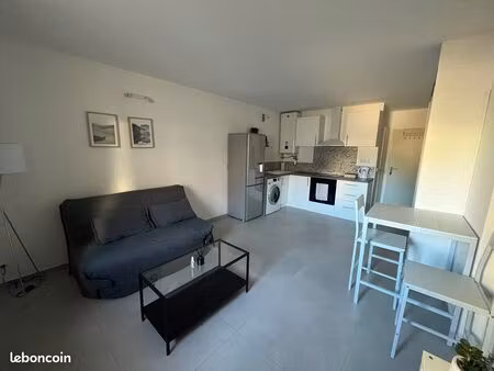 location studio meublé et place de parking privée