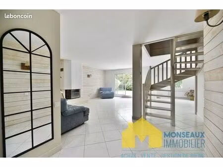 maison 6 pièces 140 m²