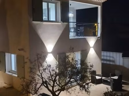 location meublée de septembre à juin. rdc de villa neuve  2 chambres  terrasse  parking  e