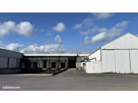 entrepot avec quai de 1700m2