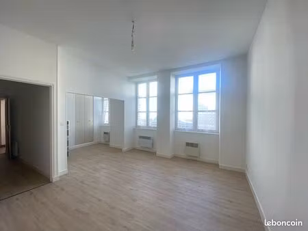 joli studio meublé centre ville