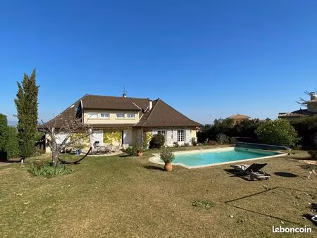 maison 8 pièces 232 m²