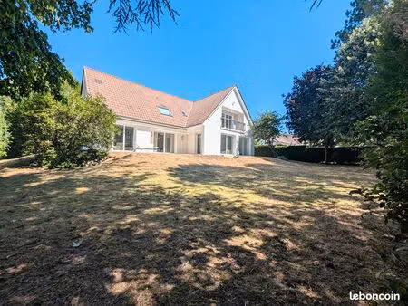 propriété 8 pièces 245 m²