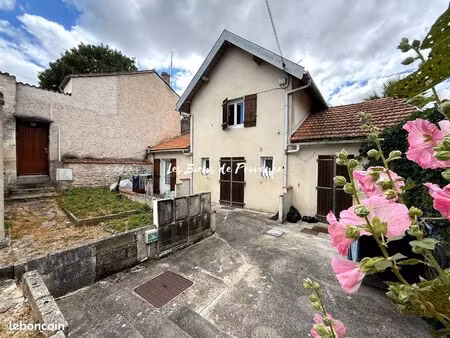 immeuble 90 m² saintes