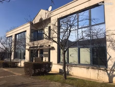 bureaux 106 m²