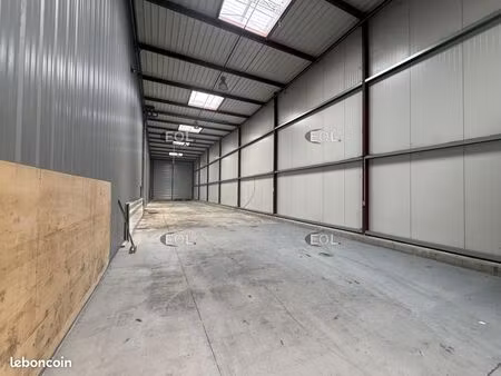 local bureaux 442 m²