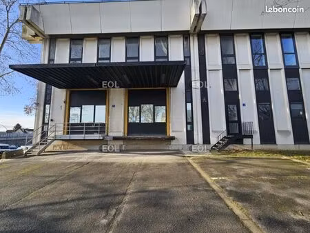 local d'activité 1 556 m²