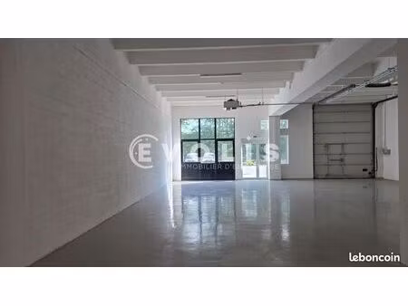 local d'activité 561 m²