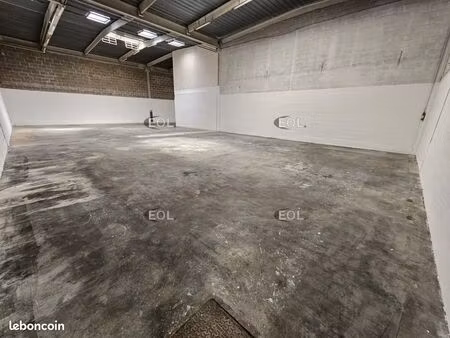 local d'activité 1 212 m²