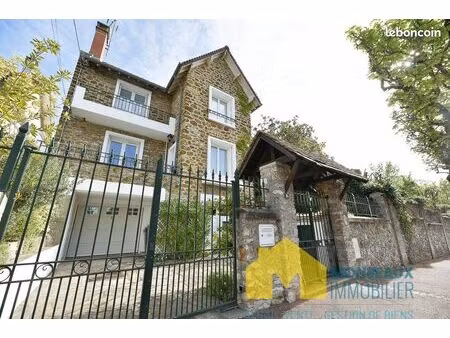maison 7 pièces 145 m²