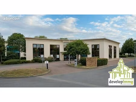 local bureaux 1 011 m²