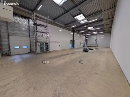 local d'activité 932 m²