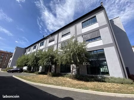 local bureaux 3 292 m²