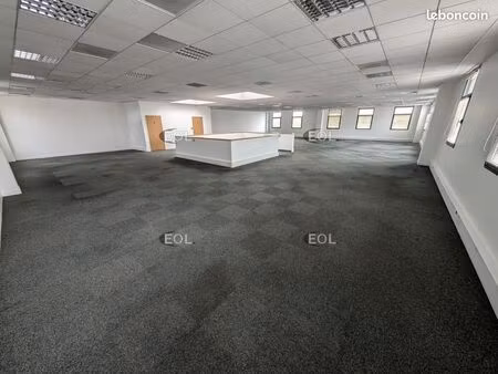 local d'activité 617 m²
